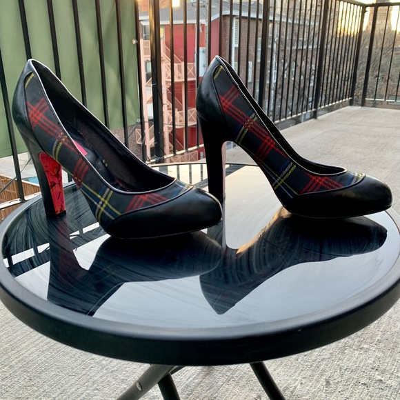 BETSEY JOHNSON PLAID & PATENT PUMPS - Picture 8 of 9